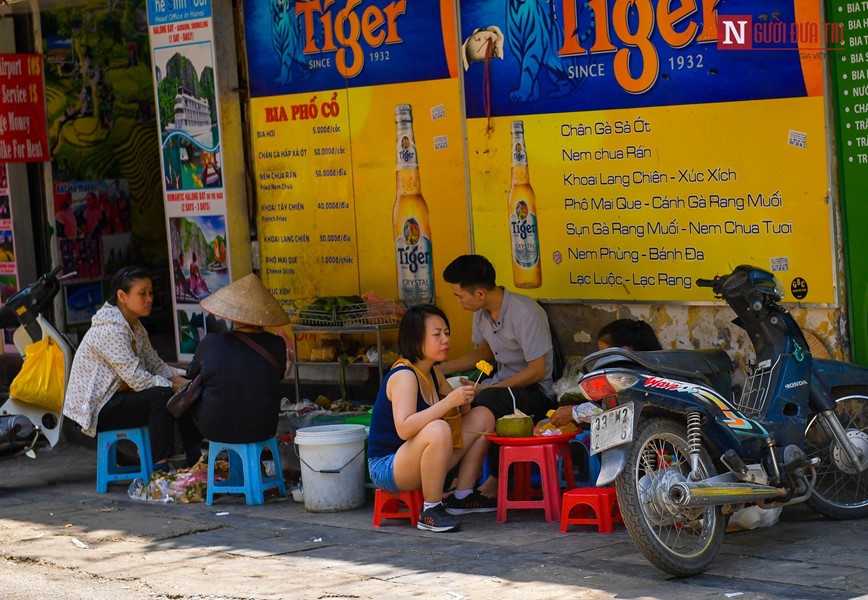 Xe co, hang quan “nuot” via he pho co Ha Noi - Hinh anh 3