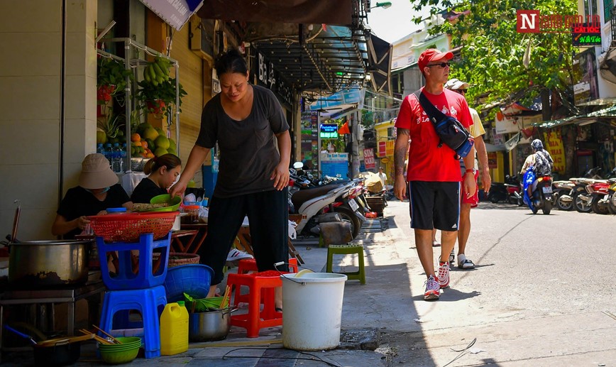 Xe co, hang quan “nuot” via he pho co Ha Noi - Hinh anh 12