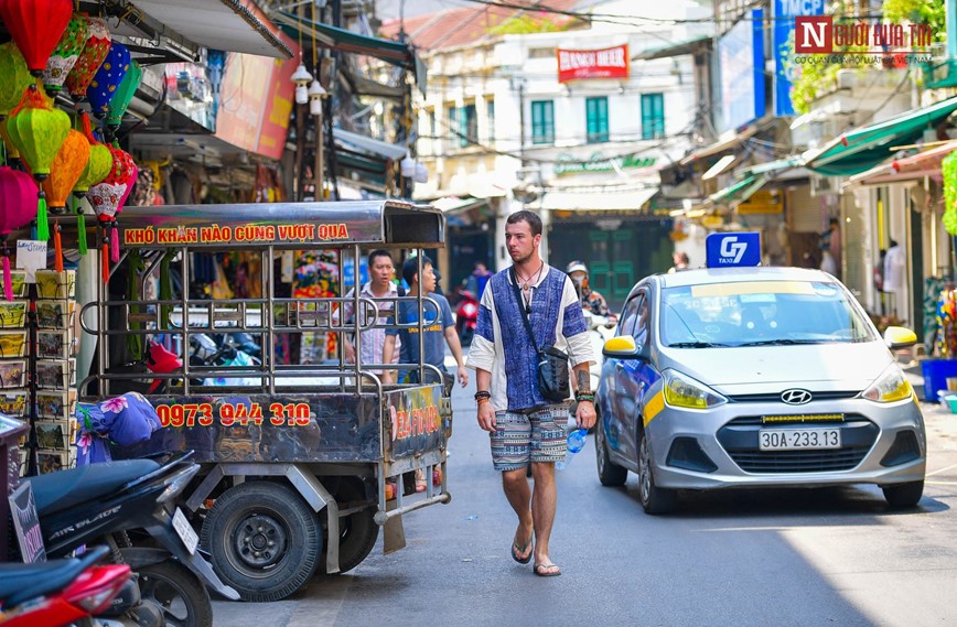 Xe co, hang quan “nuot” via he pho co Ha Noi - Hinh anh 8