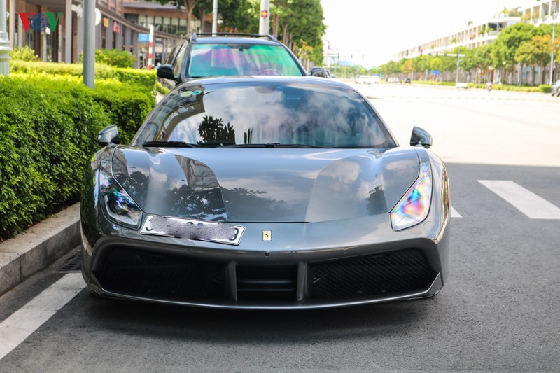 Bat gap Ferrari 488 GTB dau tien ve Viet Nam dao pho - Hinh anh 2