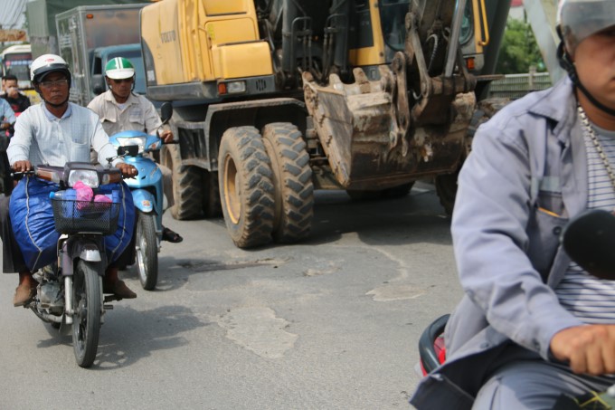 Mat cau Duong tro ca loi sat, dan “nin tho” khi qua cau - Hinh anh 6