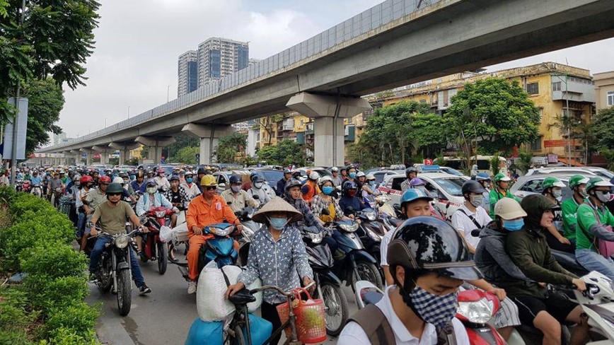 Duong Nguyen Trai “ngop tho”, tac hon 1 tieng do xe buyt gap su co - Hinh anh 2