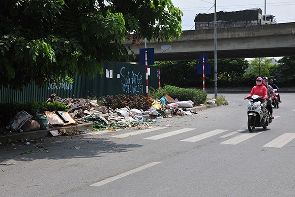 Rac tran lan tren con duong co canh quan dep vao loai bac nhat cua Thu do - Hinh anh 2