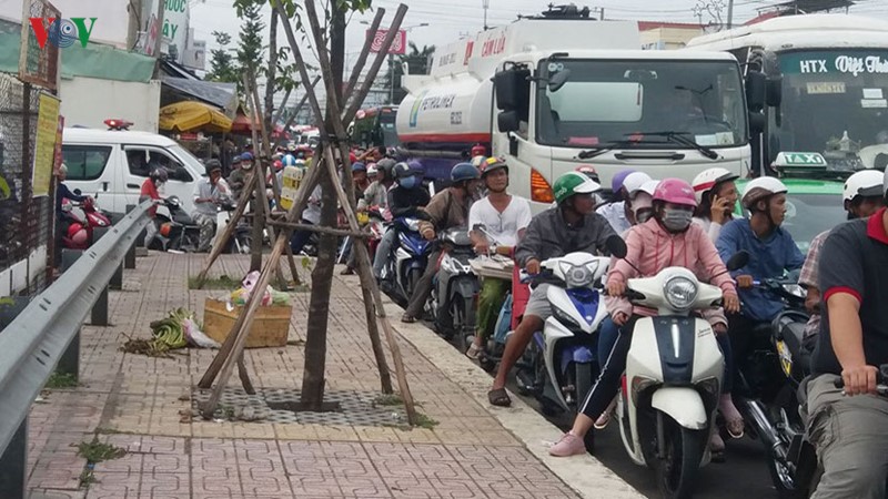 Un tac giao thong nghiem trong o cau Rach Mieu - Hinh anh 1