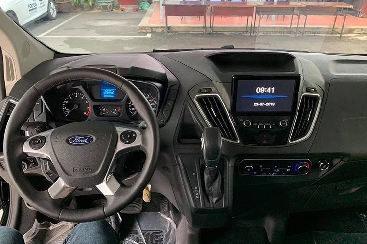 Xe Ford Tourneo de xuat tu 900 trieu dong tai Viet Nam - Hinh anh 6