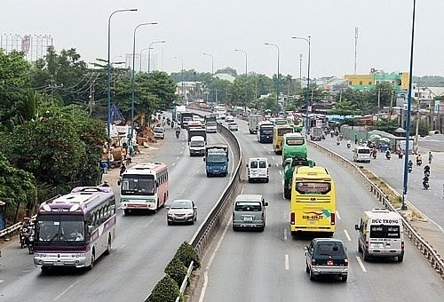 Ha Noi: Trien khai Quy dinh ve toc do va khoang cach an toan cua xe co gioi, xe may chuyen dung - Hinh anh 1