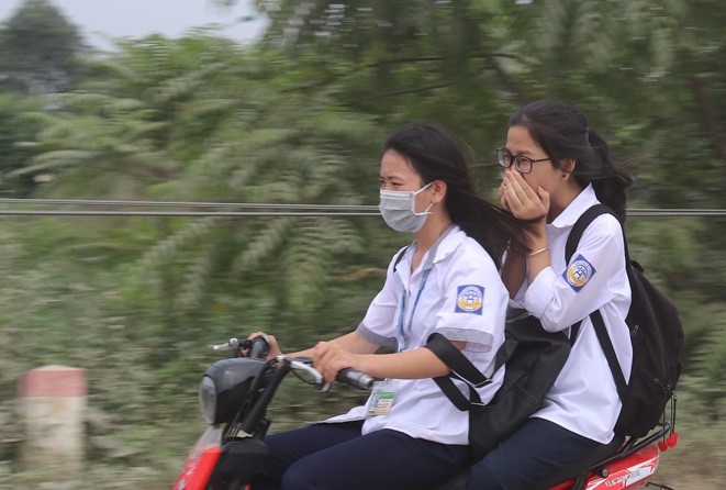 Nguoi dan Tay Tuu khon kho vi xe tai 'nem bui' vao mat - Hinh anh 8