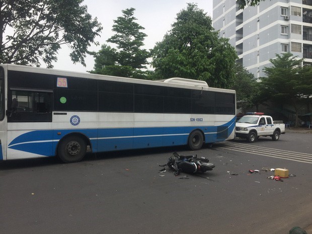 Nghi duoi theo cuop, nu sinh tong vao xe buyt nga bat tinh - Hinh anh 1