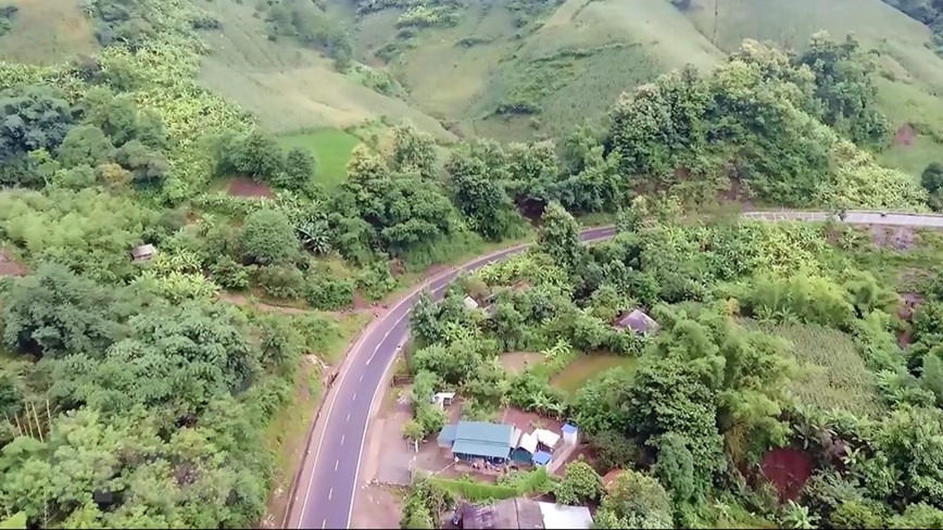 Nhung 'diem den' giao thong tren tuyen Quoc lo 6 tai Son La - Hinh anh 4