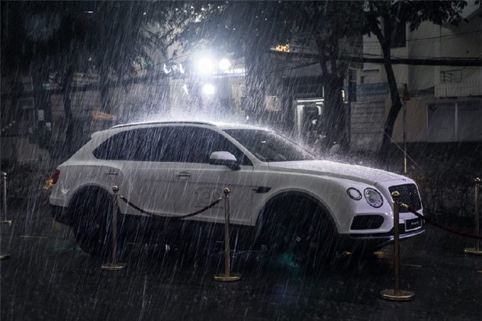 Can canh Bentley Bentayga “hang thua” hon 20 ty o Ha Noi - Hinh anh 9