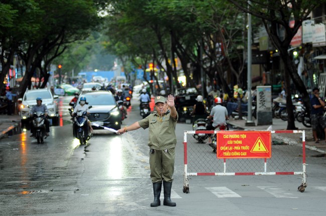 Trieu cuong cao ky luc, hang loat tuyen duong trung tam TP Ho Chi Minh chim trong nuoc - Hinh anh 3