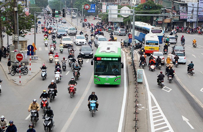 Chuyen gia noi ve de an phan lan uu tien cho xe buyt: 'Loi bat cap hai, chac chan khong thanh cong' - Hinh anh 1