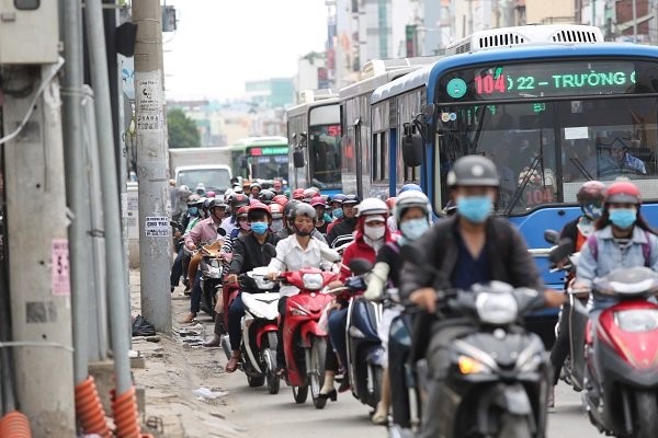 TP Ho Chi Minh: Kiem soat khi thai xe may, lieu co kha quan? - Hinh anh 1