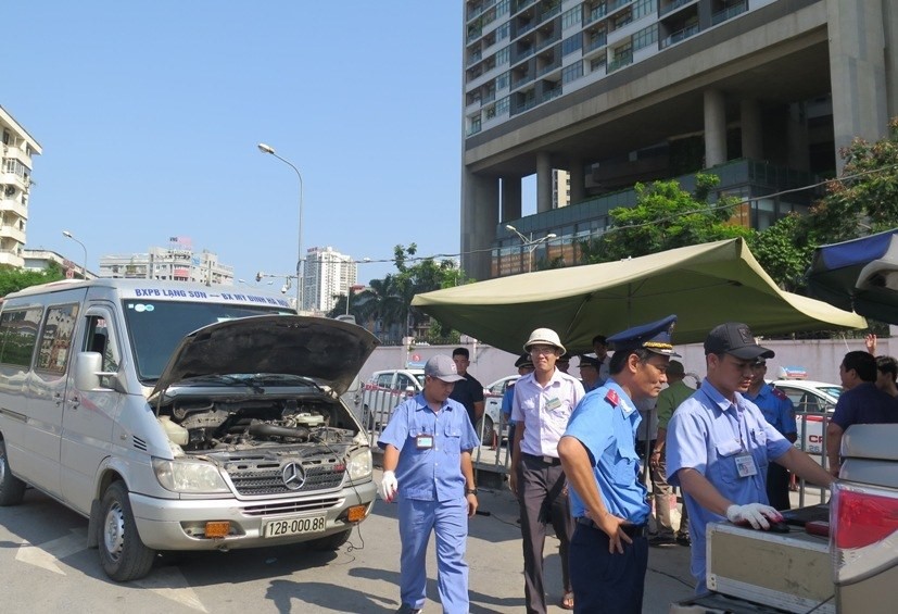 Bo GTVT chi dao kiem tra dot xuat khi thai xe buyt, xe khach nha khoi den - Hinh anh 1