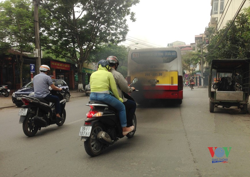 Lam sao de khong con xe buyt nha khoi den tren duong? - Hinh anh 1