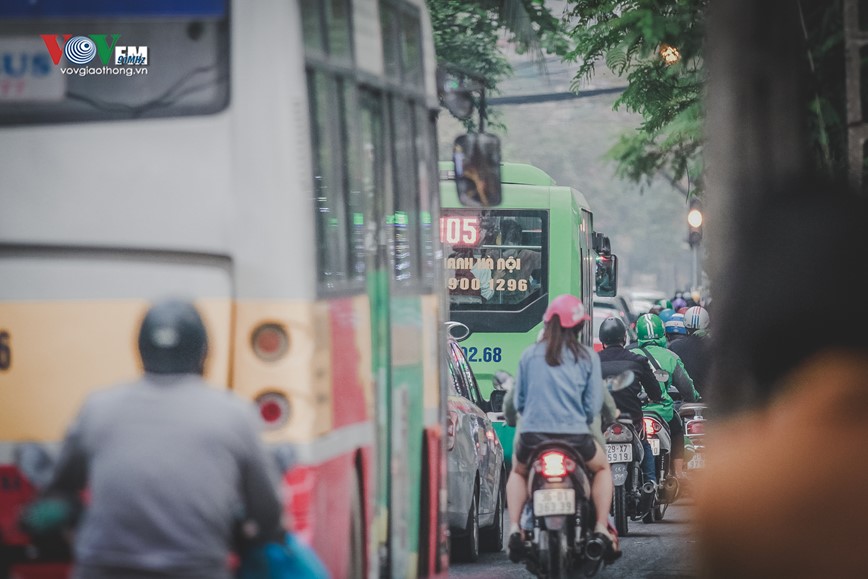 Lam sao de khong con xe buyt nha khoi den tren duong? - Hinh anh 2