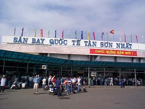 Nhieu chuyen bay tu Tan Son Nhat bi huy do bao so 5 - Hinh anh 1