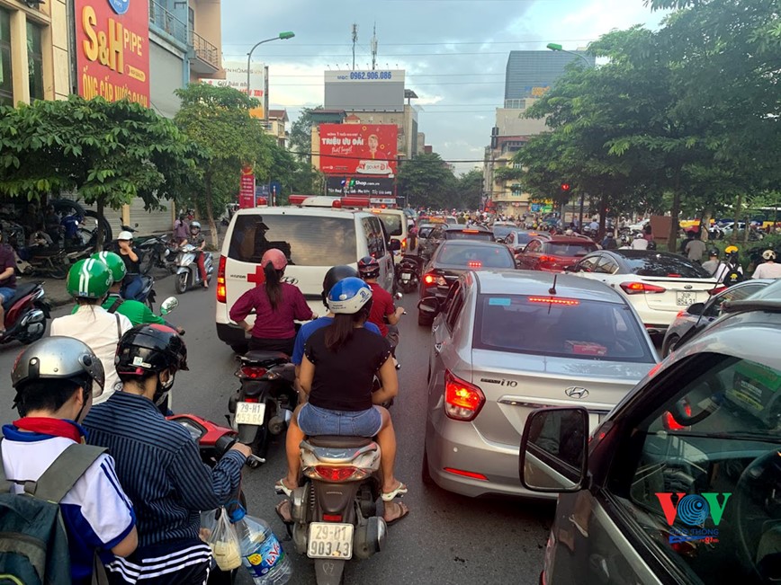 Tieng coi cap cuu va nhung cai ngoai dau vo cam tren duong - Hinh anh 2