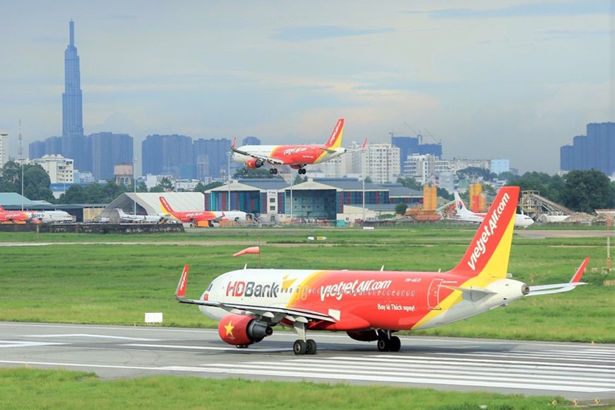 Vietjet dieu chinh lich bay do anh huong cua bao so 6 - Hinh anh 1