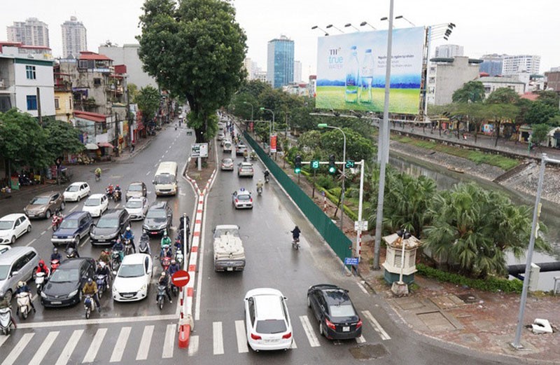 Cap thiet xay dung he thong cau vuot cho nguoi di bo qua song To Lich - Hinh anh 1