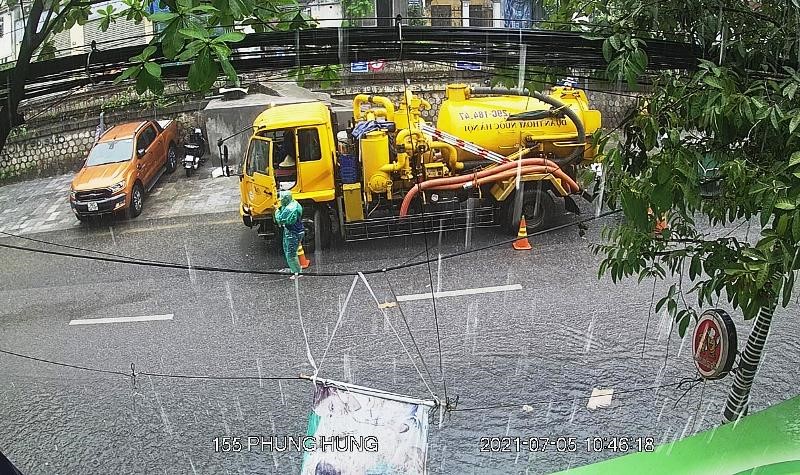 Giao thong gap kho do con mua sang ngay 5/7 - Hinh anh 5