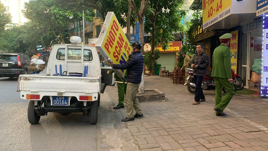 Hang loat xe sang bong gap “su co” khi gap luc luong chuc nang  - Hinh anh 3