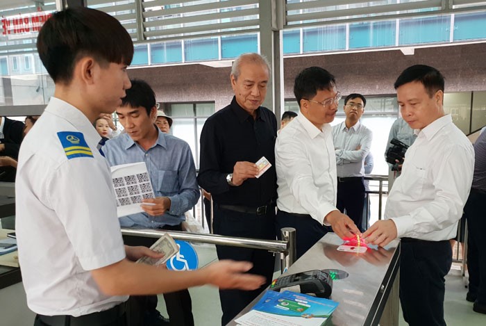 Ha Noi: Chinh thuc su dung ve dien tu di buyt nhanh BRT - Hinh anh 2