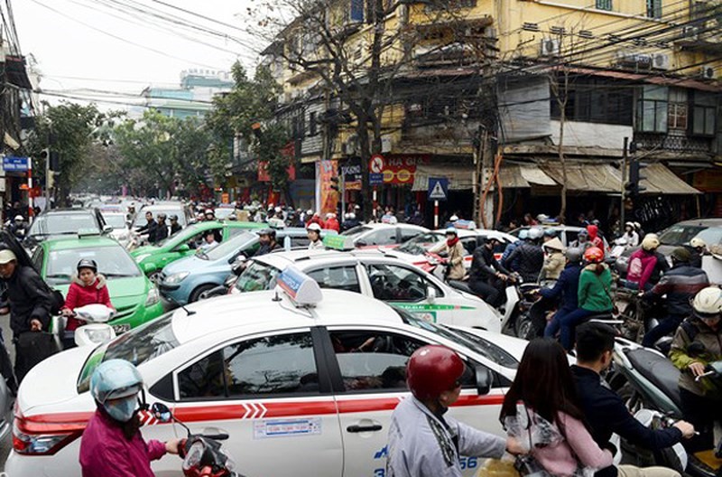 [Tu nha ra pho]: Taxi va tac duong! - Hinh anh 1