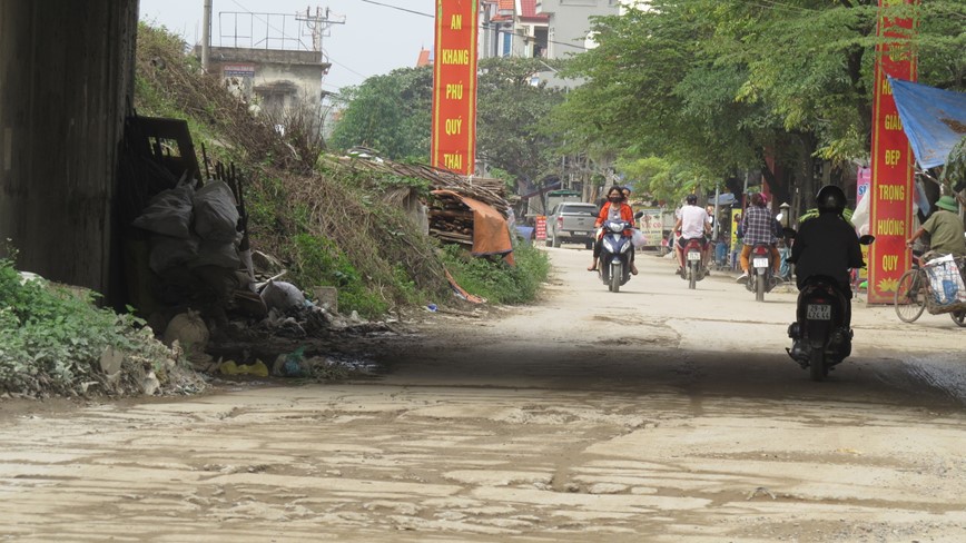 Xe qua tai “pha nat” duong gam cau chui de ta song Day - Hinh anh 2