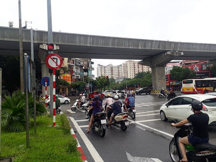 Bat cap quanh bien bao, den tin hieu giao thong: Se som duoc khac phuc - Hinh anh 1