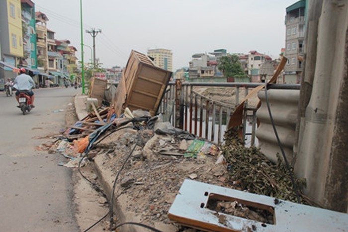 Ha Noi: Cho di tu nhieu nam nay, vi sao duong ven song Lu van chua to chuc giao thong? - Hinh anh 1