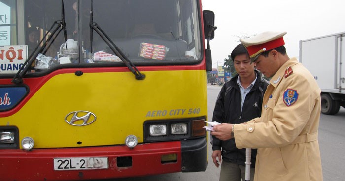 Nguy co un tac giao thong cuoi nam: Khong quyet liet, kho thong duong - Hinh anh 1