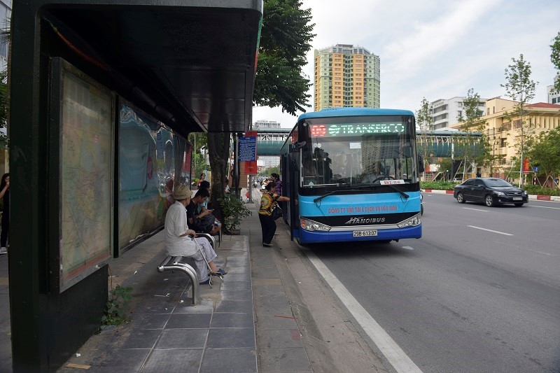 Phat trien xe buyt mini: Tang tinh ket noi cho giao thong do thi - Hinh anh 1