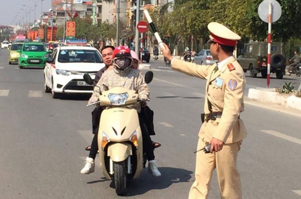 Ha Noi: Xu ly nghiem cac vi pham giao thong - Hinh anh 1