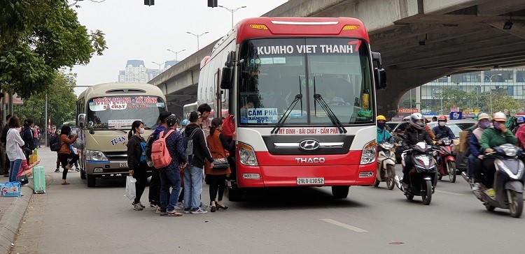 Xe khach Kumho Viet Thanh: Nhieu vi pham tren duong Vanh dai 3 - Hinh anh 1