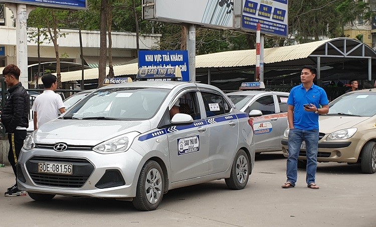 Taxi Sao Thu Do hoat dong chop giat - Hinh anh 1