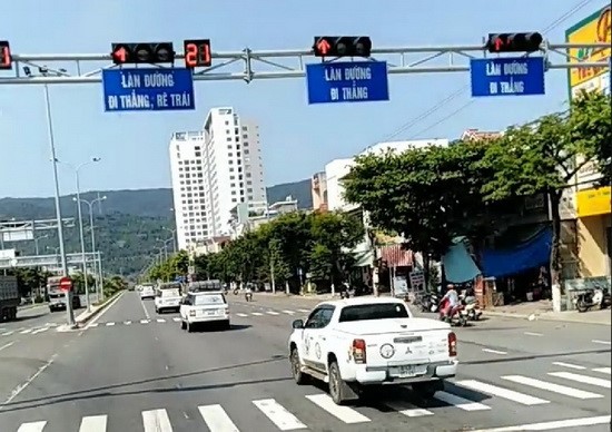 Xac dinh danh tinh doan “xe hop” noi duoi nhau vuot den do o Da Nang - Hinh anh 1