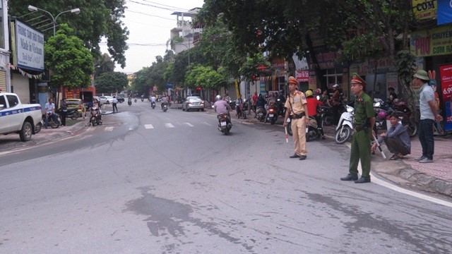 Giao thong thuan loi trong ngay dau ky thi tuyen sinh vao lop 10 tai Ha Noi - Hinh anh 2