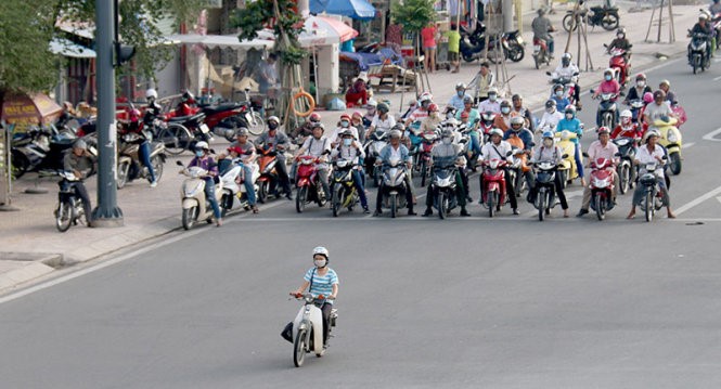 Hon nhau dau chi nua banh xe ! - Hinh anh 1