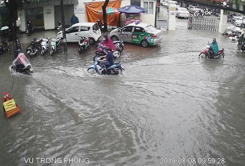 Ha Noi: Mua xoi xa khien nhieu tuyen duong ngap sau - Hinh anh 5