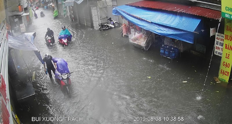 Ha Noi: Mua xoi xa khien nhieu tuyen duong ngap sau - Hinh anh 6