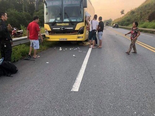 Mot phu nu tu vong khi bang qua duong cao toc - Hinh anh 1