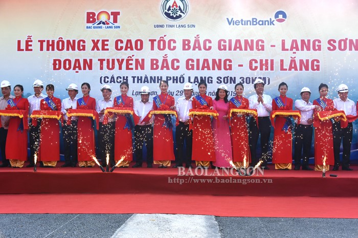 Thong xe tuyen cao toc moi, tu Ha Noi di Lang Son rut ngan duoc 1 tieng - Hinh anh 1