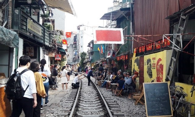 Bo Giao thong noi gi ve quan ca phe duong tau o Ha Noi? - Hinh anh 1