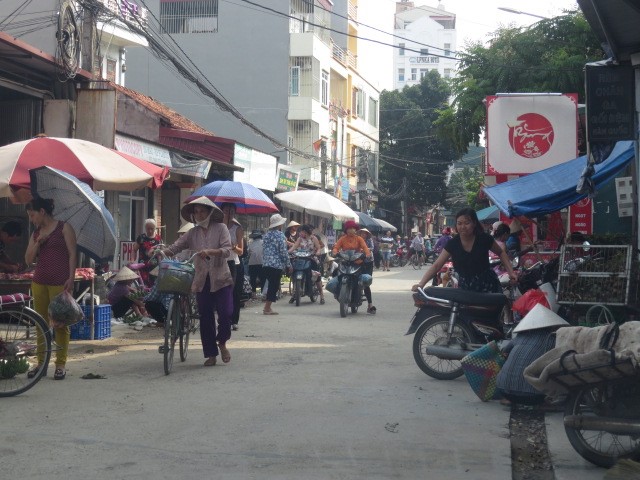 Mat an toan giao thong tai nhieu tuyen duong o Hoai Duc - Hinh anh 1