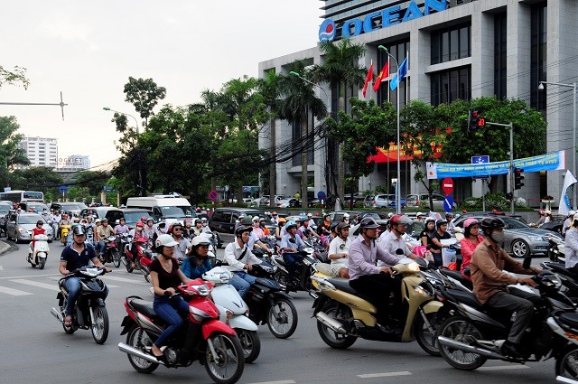 Han che hoat dong xe may trong noi do: Doi hoi ket noi dong bo van tai cong cong - Hinh anh 1