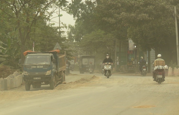 Thi cong du an cai tao Tinh lo 427, huyen Thanh Oai: Nguoi dan kho vi bui  - Hinh anh 1