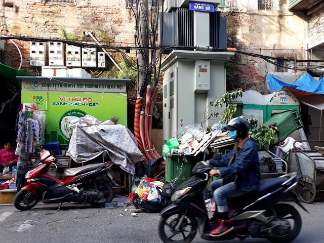 Hinh anh xau tren pho Hang Bo - Hinh anh 1