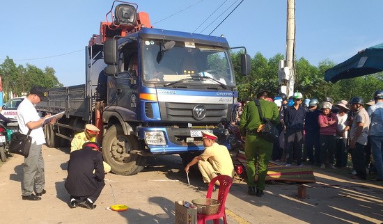 Tren duong ra Da Nang don me, nam thanh nien gap tai nan tu vong - Hinh anh 1