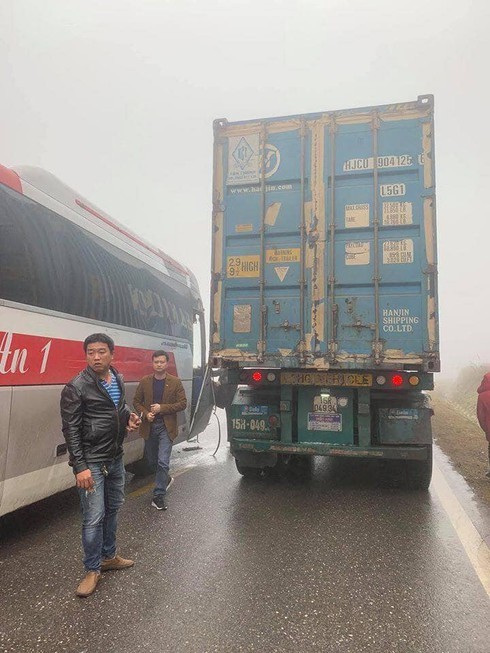 Tai xe container lanh le, cuu song hon 10 nguoi tren xe khach thoat chet - Hinh anh 2